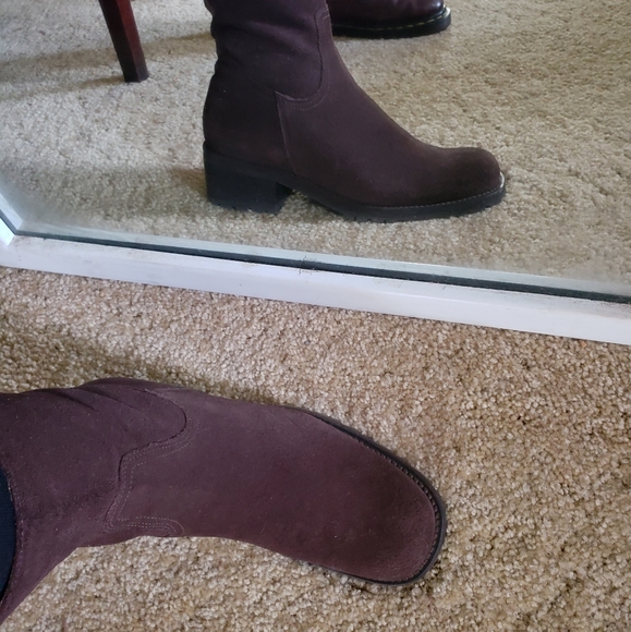 🚫SOLD🚫 Vintage Suede Leather Ankle Boots - Picture 4 of 4